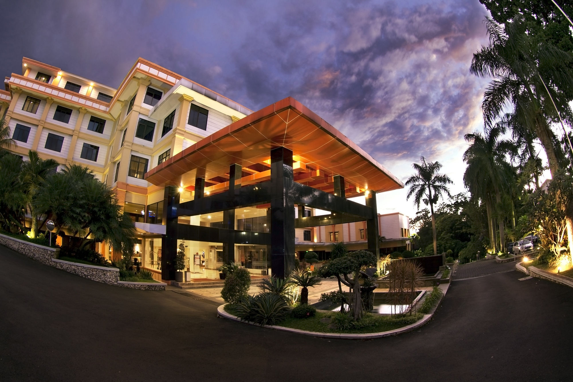 Sari Ater Kamboti Hotel Бандунг Экстерьер фото