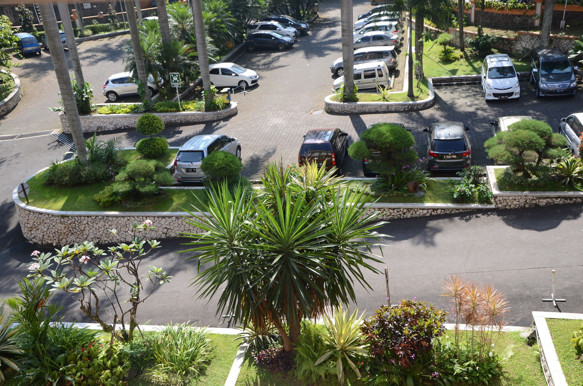 Sari Ater Kamboti Hotel Бандунг Экстерьер фото
